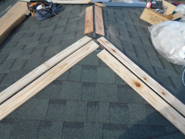 屋根材及び貫板施工